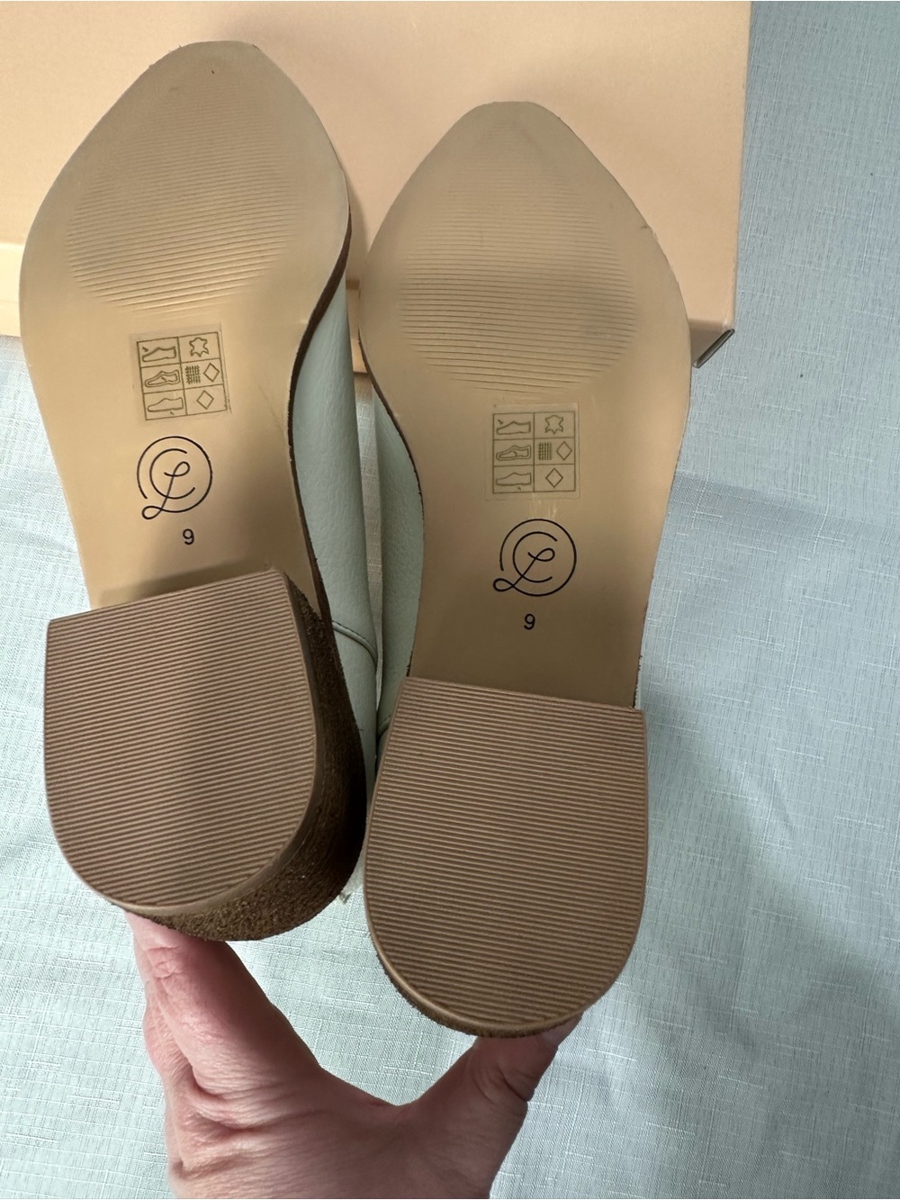 NEW Chinese Laundry Filip Softy Cow Bootie Size 9 - Picture 6 of 8